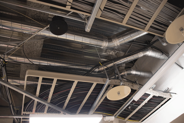 幹線ケーブルの延線工事